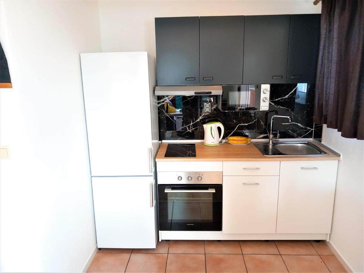 Appartamento Marinovi Dvori Slatine Esterno foto