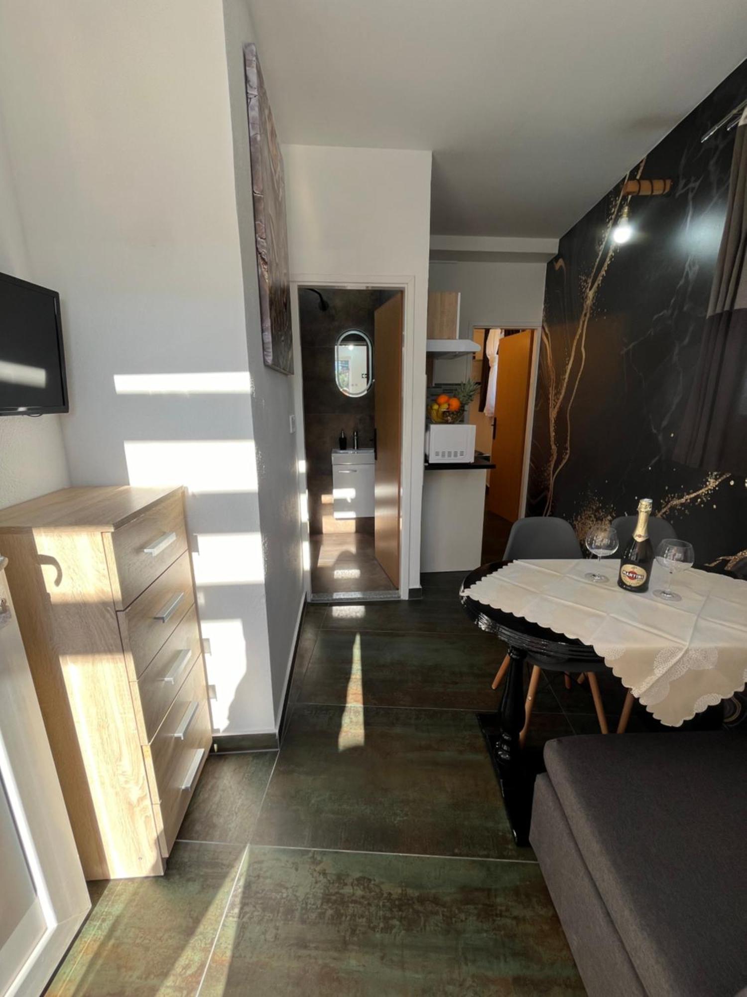 Appartamento Marinovi Dvori Slatine Esterno foto