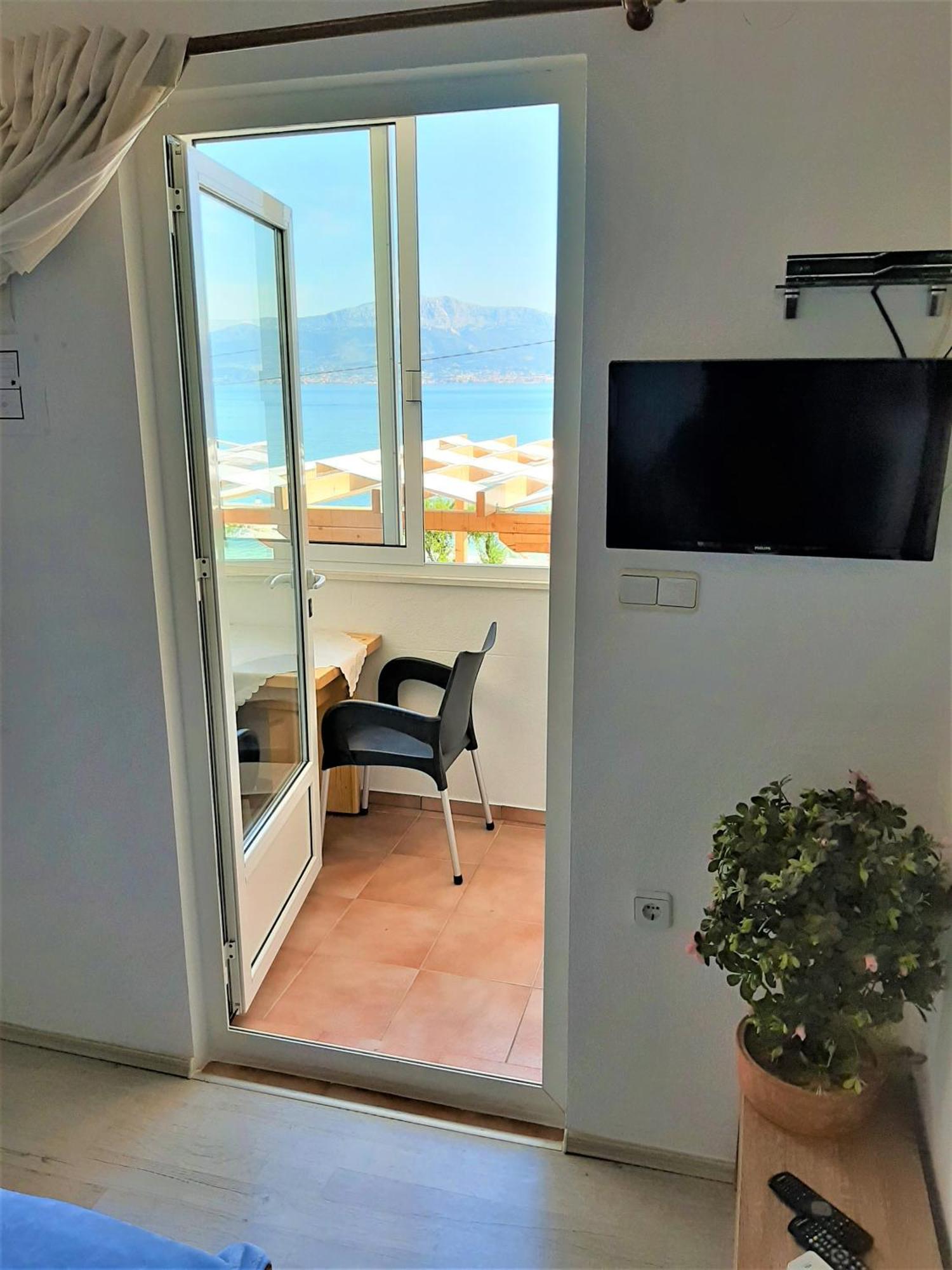 Appartamento Marinovi Dvori Slatine Esterno foto